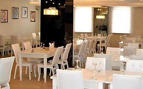 Real House Hotel